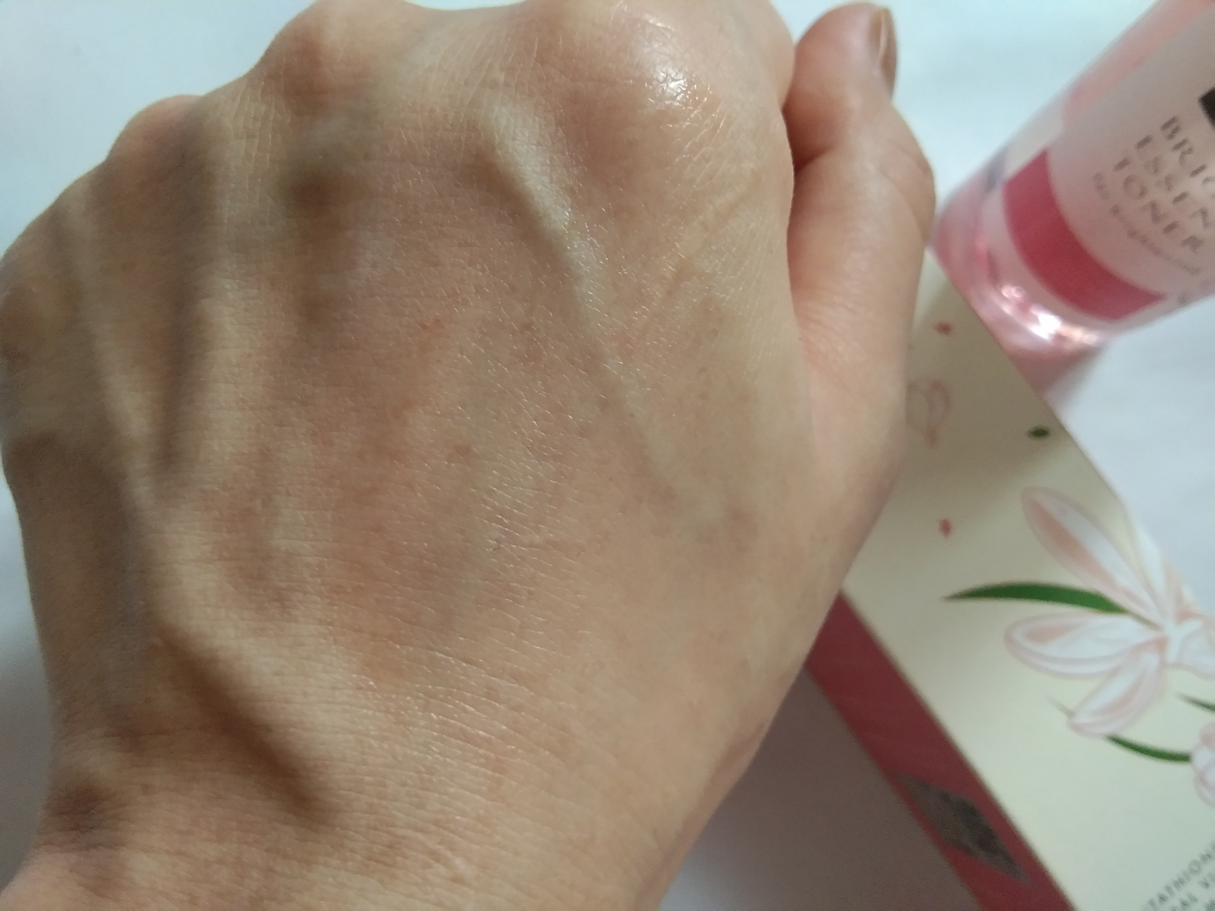 Scarlett Brightly Essence Toner