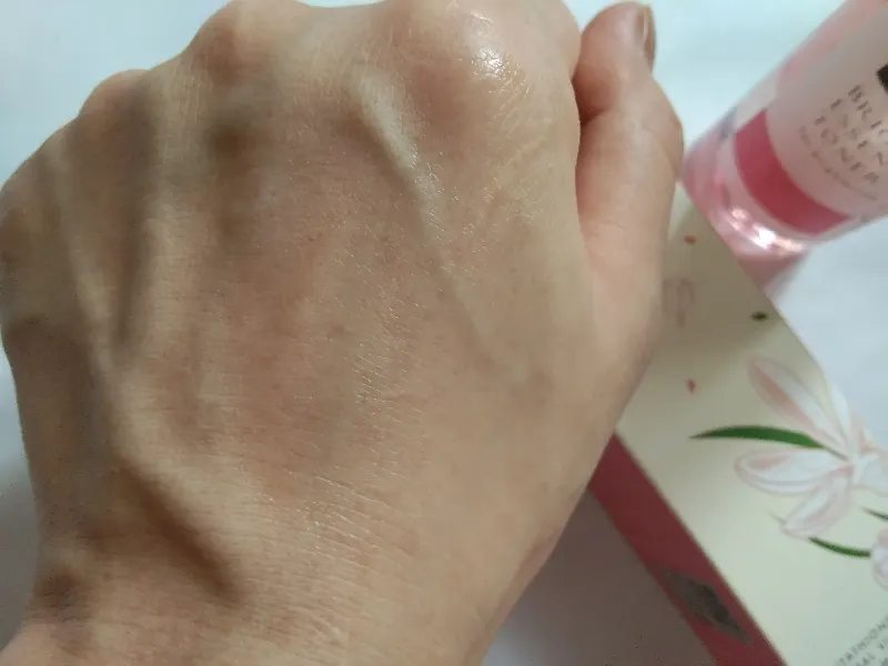 essence toner scarlett